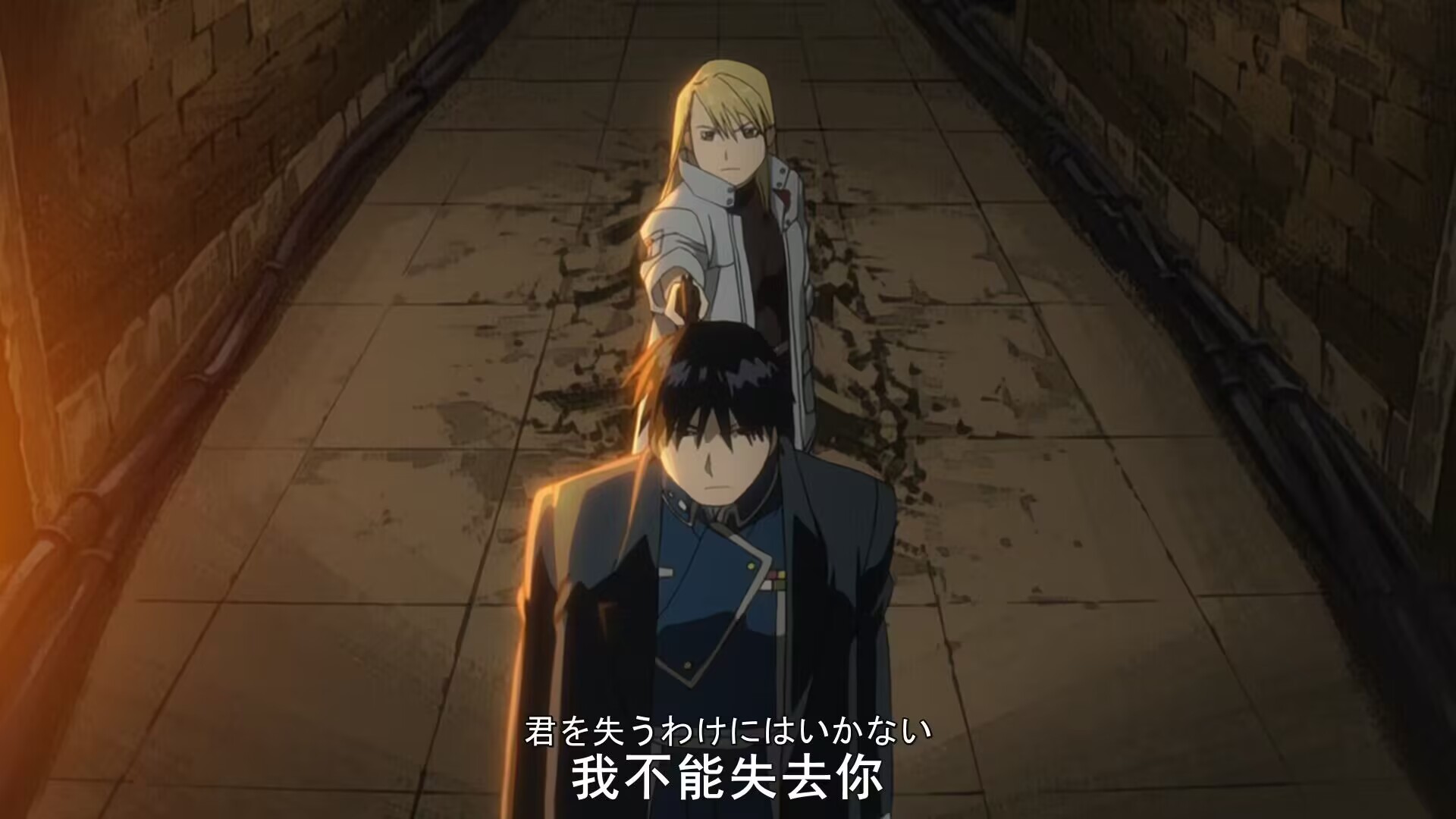 被枪指着的大佐