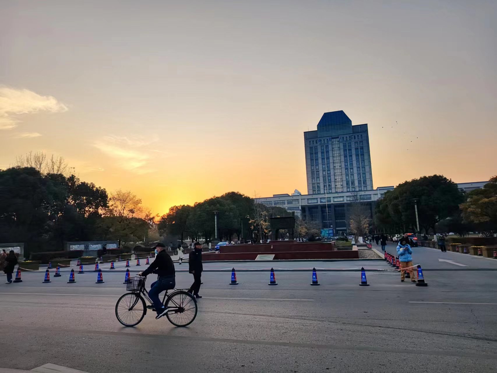 夕阳下的江南大学